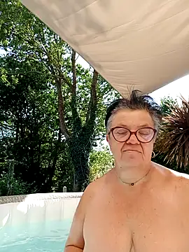Snapshot of Vandeae44 chatting on 07/19/26, 04:22 Vandeae44 online show from 07/19/26, 04:22
