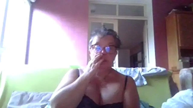 Snapshot of Vandeae44 chatting on 07/22/26, 07:49 Vandeae44 online show from 07/22/26, 07:49
