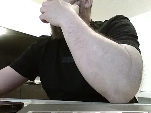 Snapshot of FROL83 chatting on 04/11/26, 05:17 FROL83 online show from 04/11/26, 05:17