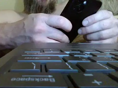 Snapshot of FROL83 chatting on 05/04/26, 08:27 FROL83 online show from 05/04/26, 08:27