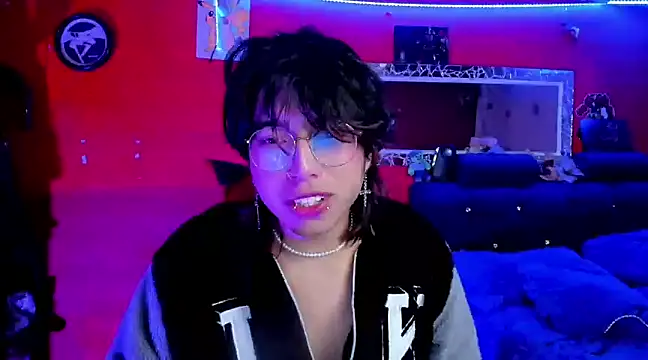 Snapshot of AnggelONfiree chatting on 12/31/24, 04:06 AnggelONfiree online show from 12/31/24, 04:06