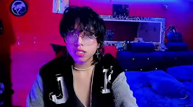 Snapshot of AnggelONfiree chatting on 12/31/24, 07:10 AnggelONfiree online show from 12/31/24, 07:10