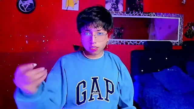 Snapshot of AnggelONfiree chatting on 02/18/25, 06:04 AnggelONfiree online show from 02/18/25, 06:04