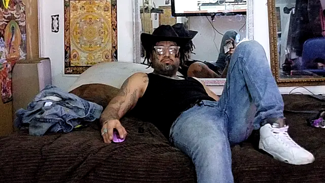 Snapshot of Azazelihornyasf chatting on 04/27/26, 11:36 Azazelihornyasf online show from 04/27/26, 11:36