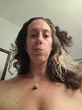 Snapshot of BonfireBonnie chatting on 07/07/26, 01:37 BonfireBonnie online show from 07/07/26, 01:37