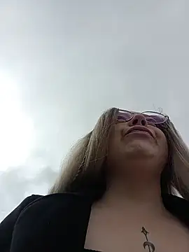 madelaine- online show from 04/20/26, 07:15