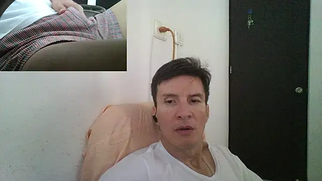 Snapshot of fieryloves chatting on 01/11/25, 03:09 fieryloves online show from 01/11/25, 03:09