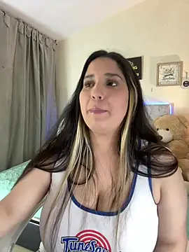 Snapshot of valentina_jonnes1 chatting on 12/12/24, 03:10 valentina jonnes1 online show from 12/12/24, 03:10