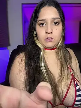 Snapshot of valentina_jonnes1 chatting on 03/08/25, 07:27 valentina jonnes1 online show from 03/08/25, 07:27