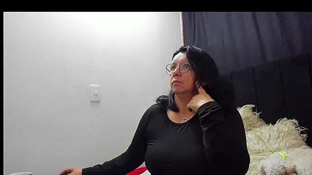 Evaaross 2345 online show from 11/28/25, 11:35