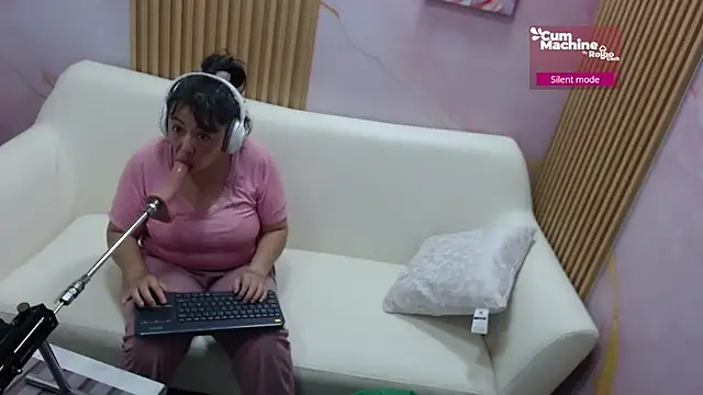 Snapshot of Drool_Sucker chatting on 05/16/26, 12:26 Drool Sucker online show from 05/16/26, 12:26