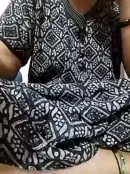 Snapshot of PayalSharmahot143 chatting on 02/04/25, 07:44 PayalSharmahot143 online show from 02/04/25, 07:44