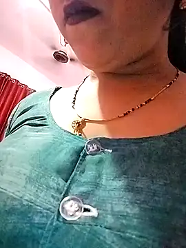 Snapshot of PayalSharmahot143 chatting on 02/10/25, 01:11 PayalSharmahot143 online show from 02/10/25, 01:11