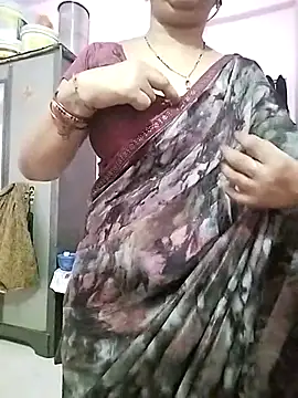 Snapshot of PayalSharmahot143 chatting on 02/19/25, 12:14 PayalSharmahot143 online show from 02/19/25, 12:14