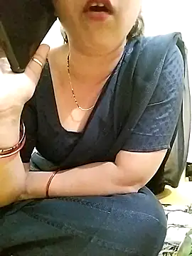 Snapshot of PayalSharmahot143 chatting on 03/21/25, 12:28 PayalSharmahot143 online show from 03/21/25, 12:28