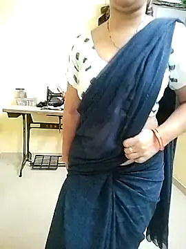 Snapshot of PayalSharmahot143 chatting on 09/30/25, 04:45 PayalSharmahot143 online show from 09/30/25, 04:45