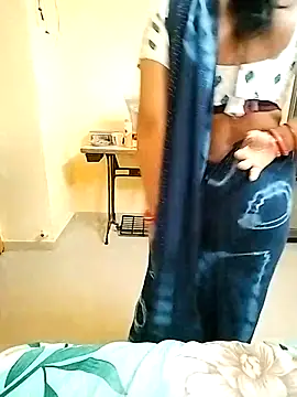 Snapshot of PayalSharmahot143 chatting on 10/03/25, 02:08 PayalSharmahot143 online show from 10/03/25, 02:08