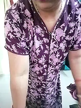 Snapshot of PayalSharmahot143 chatting on 10/11/25, 02:22 PayalSharmahot143 online show from 10/11/25, 02:22