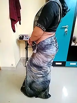 Snapshot of PayalSharmahot143 chatting on 10/24/25, 01:57 PayalSharmahot143 online show from 10/24/25, 01:57