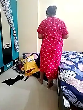 Snapshot of PayalSharmahot143 chatting on 11/04/25, 03:49 PayalSharmahot143 online show from 11/04/25, 03:49