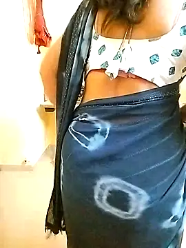 Snapshot of PayalSharmahot143 chatting on 11/24/25, 05:34 PayalSharmahot143 online show from 11/24/25, 05:34