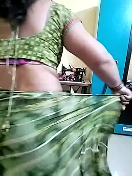 Snapshot of PayalSharmahot143 chatting on 11/25/25, 07:03 PayalSharmahot143 online show from 11/25/25, 07:03