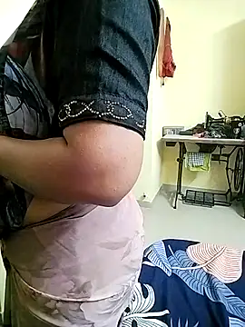 Snapshot of PayalSharmahot143 chatting on 11/26/25, 01:01 PayalSharmahot143 online show from 11/26/25, 01:01