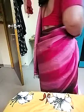 Snapshot of PayalSharmahot143 chatting on 11/30/25, 02:04 PayalSharmahot143 online show from 11/30/25, 02:04