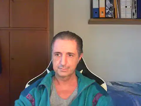 Snapshot of lliuk70mi chatting on 12/22/24, 01:44 lliuk70mi online show from 12/22/24, 01:44