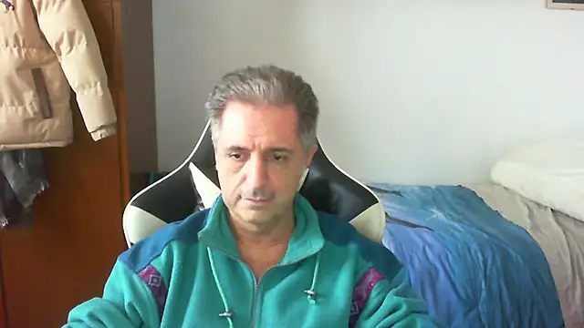 Snapshot of lliuk70mi chatting on 02/26/26, 03:44 lliuk70mi online show from 02/26/26, 03:44