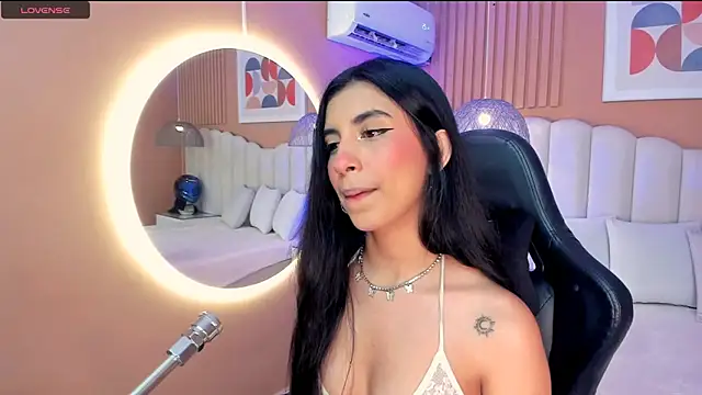 Snapshot of zia_cooper chatting on 09/20/25, 07:04 zia cooper online show from 09/20/25, 07:04