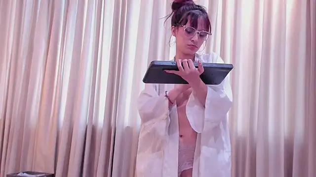 Snapshot of RedMeloddy chatting on 01/18/25, 10:28 RedMeloddy online show from 01/18/25, 10:28