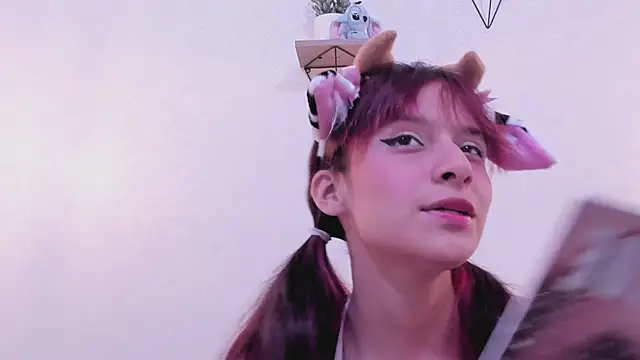 Snapshot of RedMeloddy chatting on 01/19/25, 07:15 RedMeloddy online show from 01/19/25, 07:15