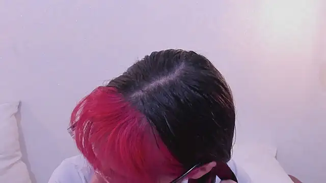 Snapshot of RedMeloddy chatting on 02/06/25, 10:32 RedMeloddy online show from 02/06/25, 10:32