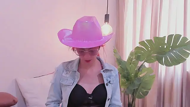 Snapshot of RedMeloddy chatting on 02/07/25, 07:17 RedMeloddy online show from 02/07/25, 07:17