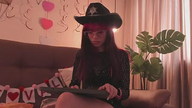 Snapshot of RedMeloddy chatting on 02/14/25, 07:33 RedMeloddy online show from 02/14/25, 07:33