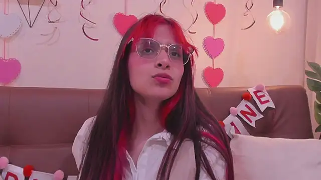 Snapshot of RedMeloddy chatting on 02/15/25, 08:01 RedMeloddy online show from 02/15/25, 08:01