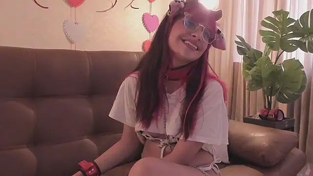 Snapshot of RedMeloddy chatting on 02/16/25, 10:32 RedMeloddy online show from 02/16/25, 10:32