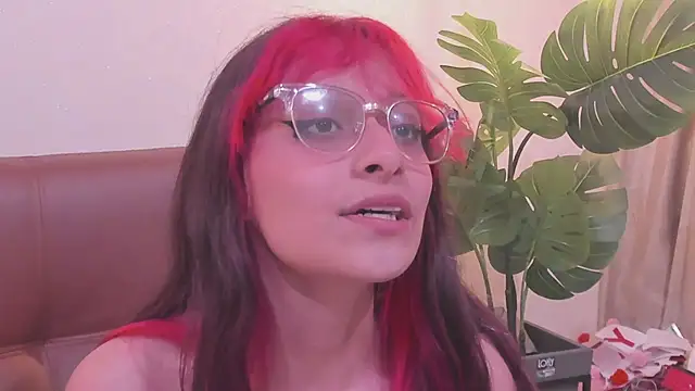 Snapshot of RedMeloddy chatting on 02/21/25, 10:26 RedMeloddy online show from 02/21/25, 10:26