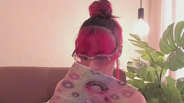 Snapshot of RedMeloddy chatting on 02/22/25, 07:36 RedMeloddy online show from 02/22/25, 07:36