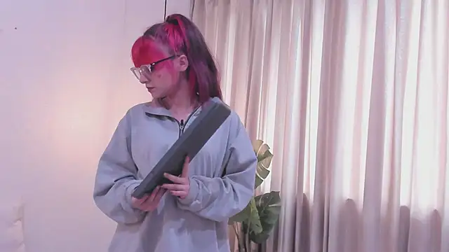 Snapshot of RedMeloddy chatting on 02/24/25, 07:19 RedMeloddy online show from 02/24/25, 07:19