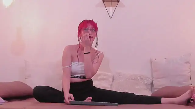 Snapshot of RedMeloddy chatting on 03/17/25, 07:26 RedMeloddy online show from 03/17/25, 07:26