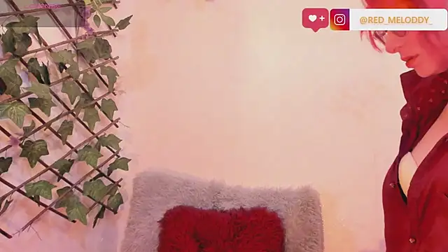 Snapshot of RedMeloddy chatting on 10/14/25, 07:36 RedMeloddy online show from 10/14/25, 07:36