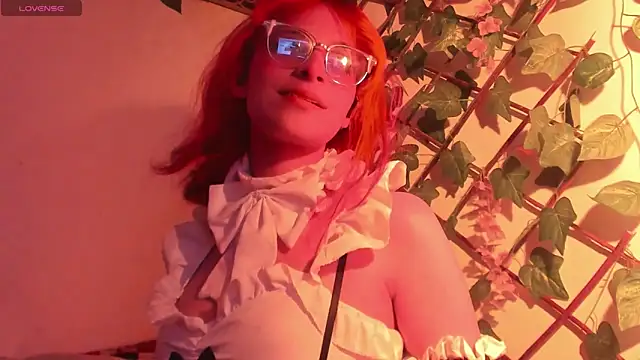 Snapshot of RedMeloddy chatting on 10/30/25, 10:32 RedMeloddy online show from 10/30/25, 10:32