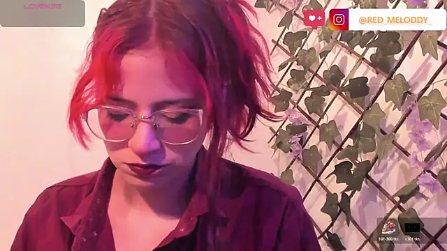 Snapshot of RedMeloddy chatting on 11/04/25, 09:47 RedMeloddy online show from 11/04/25, 09:47