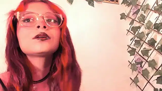 Snapshot of RedMeloddy chatting on 11/06/25, 11:59 RedMeloddy online show from 11/06/25, 11:59