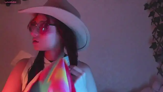 Snapshot of RedMeloddy chatting on 11/22/25, 01:15 RedMeloddy online show from 11/22/25, 01:15