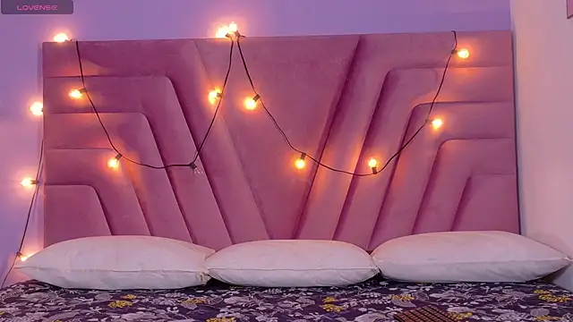 Snapshot of littleebonymommy chatting on 01/15/26, 08:56 littleebonymommy online show from 01/15/26, 08:56