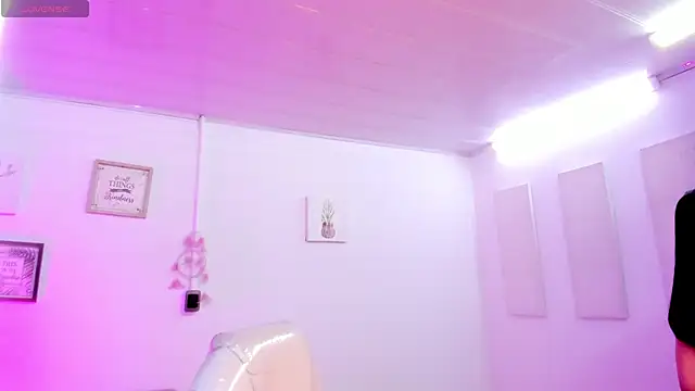 Snapshot of Alexx_Scoot chatting on 01/08/25, 07:56 Alexx Scoot online show from 01/08/25, 07:56