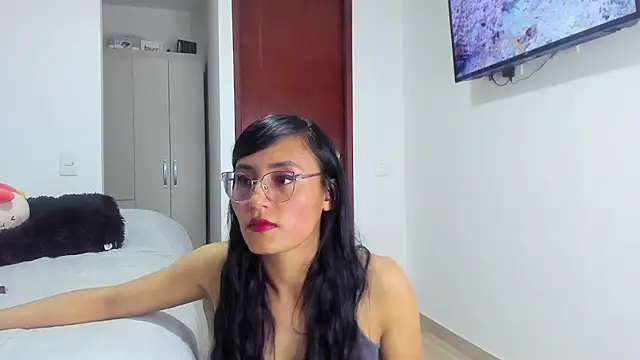 Snapshot of SophieBaker__ chatting on 03/04/25, 01:23 SophieBaker online show from 03/04/25, 01:23